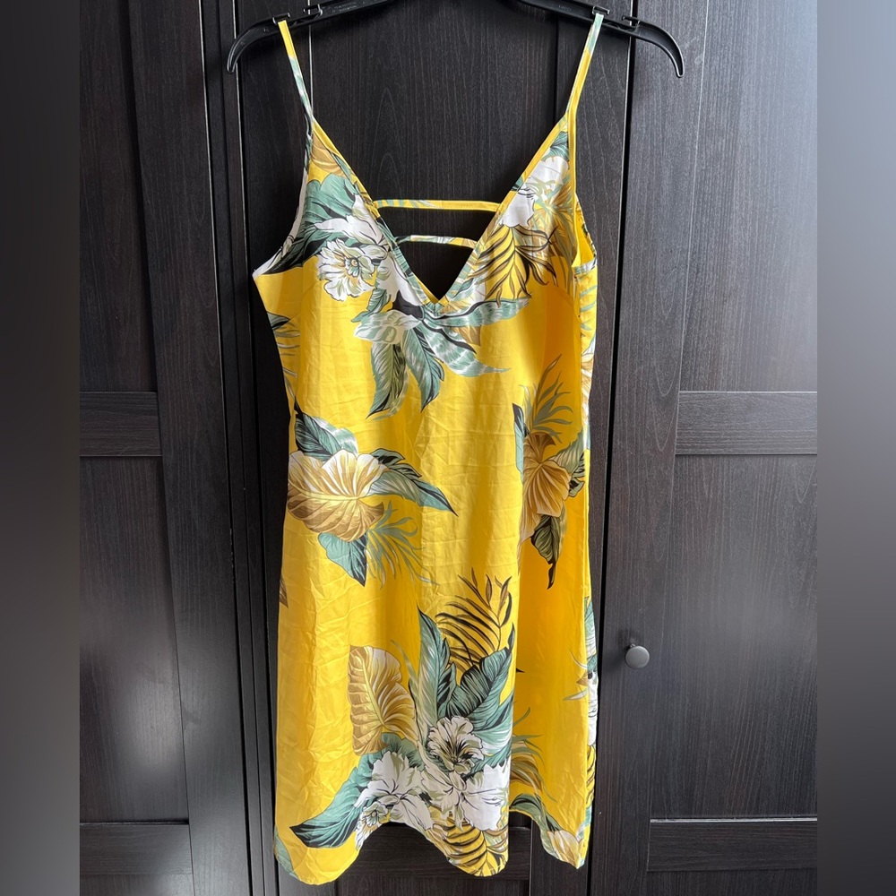 SHEIN size Medium Yellow Floral V-Neck Dress